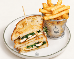 Melting Cheese Chicken Sandwich